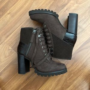 Gibson Latemier Booties 6.5 Brown